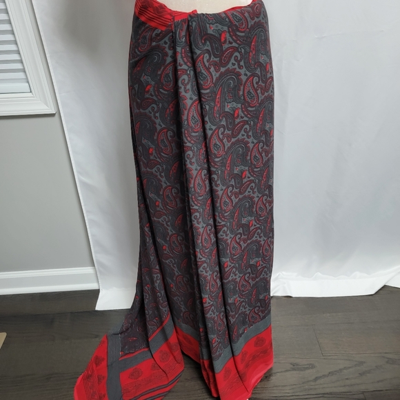 Gray/grey, red, black polyester saree/sari with paisley print - Picture 13 of 17